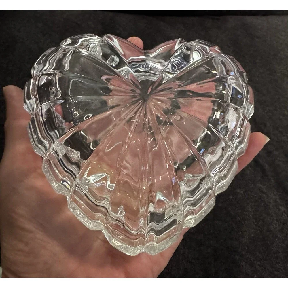 Vintage Clear Glass Heart Shaped Trinket Box Covered Candy Dish Jewelry Box 4.5”
